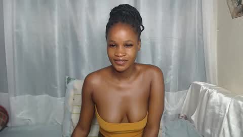 Snapshot of shakkiecam chatting on 10.10.25 Shaky online show from 10.10.25