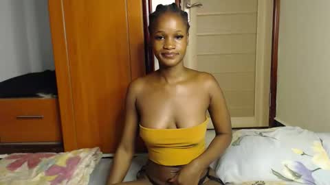 Snapshot of shakkiecam chatting on 11.06.25 Shaky online show from 11.06.25