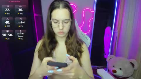 Snapshot of shalinamontana chatting on 09.16.25 Vivian online show from 09.16.25