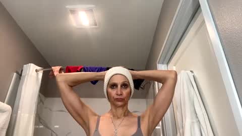 Snapshot of shamanwoman chatting on 02.01.25 Shaman Woman online show from 02.01.25