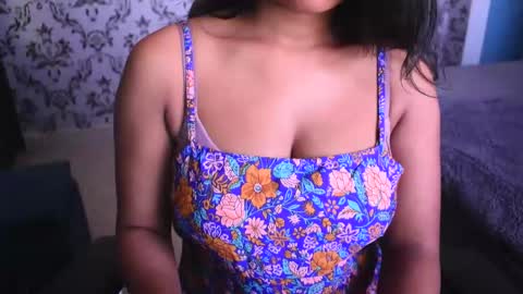 Snapshot of shanaya_indian chatting on 12.17.24 shanaya indian online show from 12.17.24