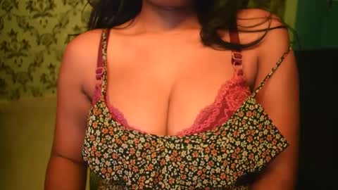 Snapshot of shanaya_indian chatting on 02.10.25 shanaya indian online show from 02.10.25
