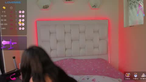 Snapshot of shannakendall chatting on 02.13.25 Shana online show from 02.13.25