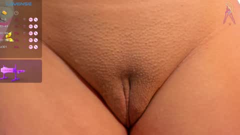 Snapshot of shannakendall chatting on 03.10.25 Shana online show from 03.10.25