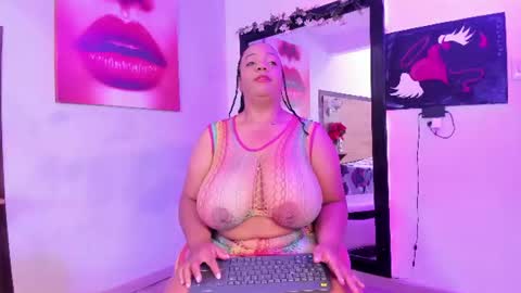 Snapshot of shannawells chatting on 07.14.26 shannawells online show from 07.14.26
