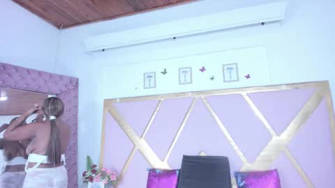 Snapshot of shantallfoxxie chatting on 12.21.25 shantallfoxxie online show from 12.21.25