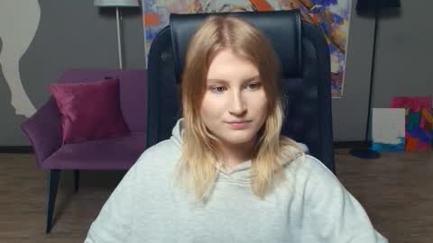 Snapshot of shantiyagin chatting on 11.30.25 Polly online show from 11.30.25