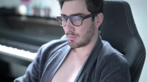 Snapshot of shape80 chatting on 12.20.25 frenchy boy online show from 12.20.25