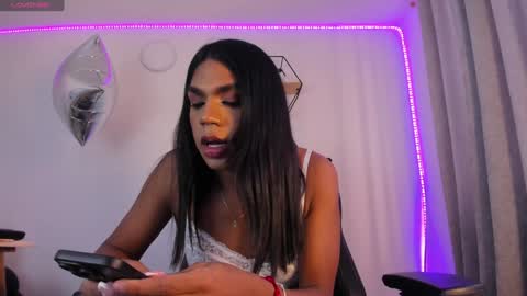 sharick lovee    online show from 01.15.25