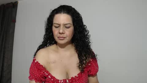 Snapshot of sharickleon11 chatting on 02.19.25 sharickleon11 online show from 02.19.25