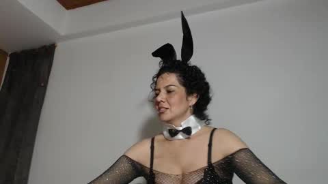 Snapshot of sharickleon11 chatting on 10.31.25 sharickleon11 online show from 10.31.25