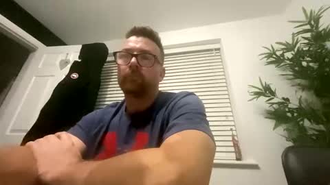 Snapshot of sharksboy16 chatting on 02.04.25 Sharksboy online show from 02.04.25