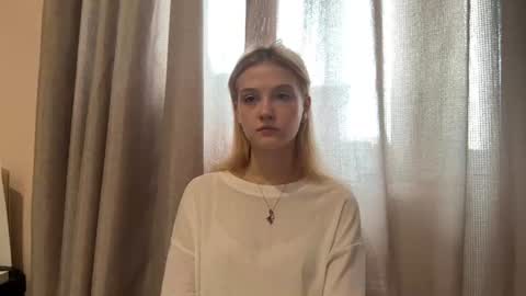 Snapshot of sharlabreeman chatting on 08.06.26 Anne online show from 08.06.26