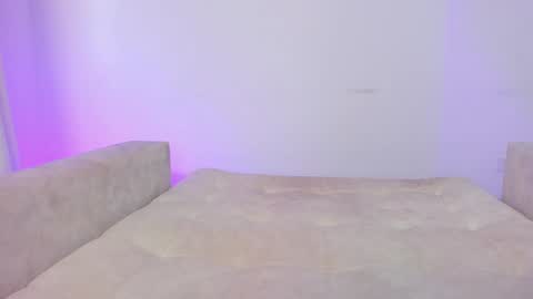 Hi fiends ---- I usually start online from Monday to Friday from 1000 am Saturdays and Sundays at 600 am Colombia time online show from 01.22.25