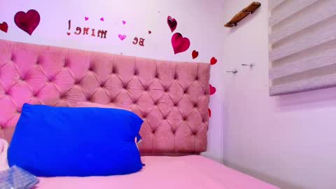 Snapshot of sharlott_kiss chatting on 02.26.25 Sharlott online show from 02.26.25