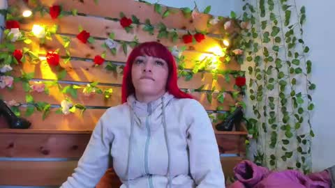 Snapshot of sharol_heart_ chatting on 09.17.25 Sharol online show from 09.17.25