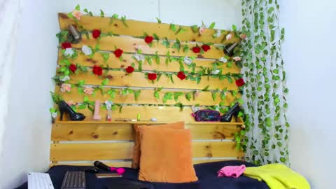 Snapshot of sharol_heart_ chatting on 10.04.25 Sharol online show from 10.04.25