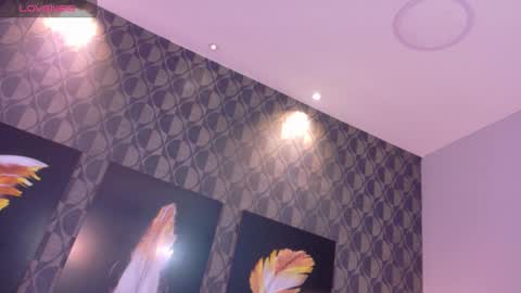 Snapshot of sharomross chatting on 01.11.25 Sharom online show from 01.11.25