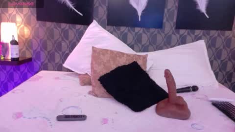 Snapshot of sharomross chatting on 01.25.25 Sharom online show from 01.25.25