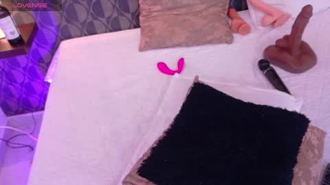 Snapshot of sharomross chatting on 02.01.25 Sharom online show from 02.01.25