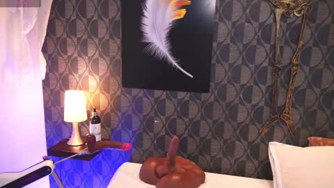 Snapshot of sharomross chatting on 10.30.25 Sharom online show from 10.30.25