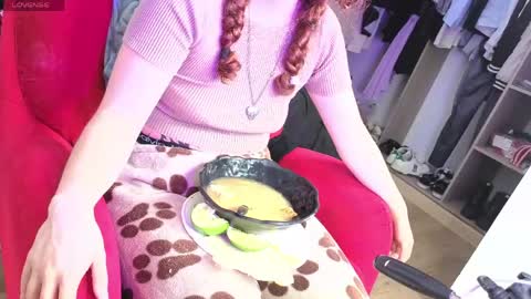 Snapshot of sharonblack_ chatting on 04.18.26 kitsune online show from 04.18.26