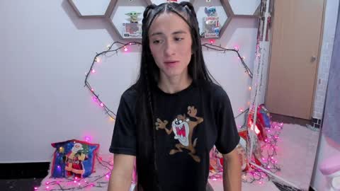 Snapshot of sharonsander1 chatting on 12.22.24 Sharon online show from 12.22.24