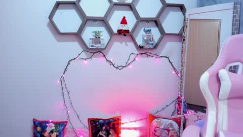 Snapshot of sharonsander1 chatting on 01.04.25 Sharon online show from 01.04.25