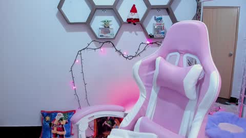 Snapshot of sharonsander1 chatting on 01.06.25 Sharon online show from 01.06.25