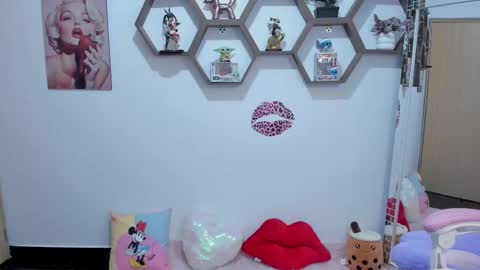 Snapshot of sharonsander1 chatting on 03.07.25 Sharon online show from 03.07.25