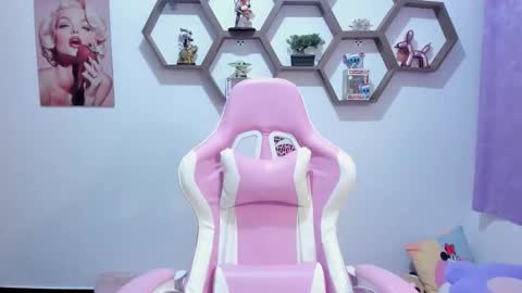 Snapshot of sharonsander1 chatting on 11.28.25 Sharon online show from 11.28.25