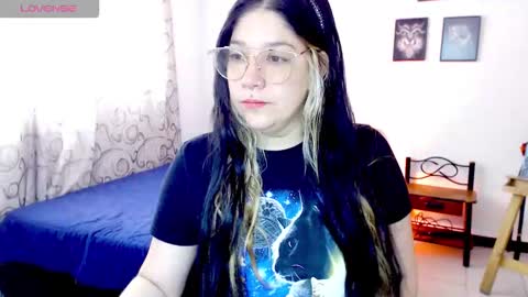 Snapshot of sharoonnn34 chatting on 11.25.25 SHAROON online show from 11.25.25