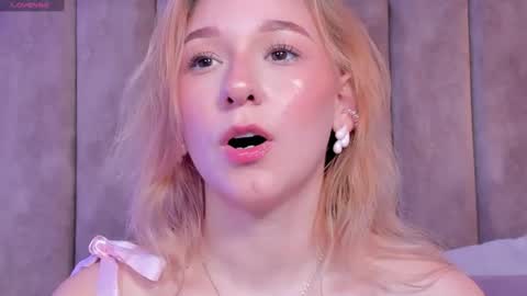 Snapshot of shatall_rouge chatting on 06.15.26 Shantall online show from 06.15.26