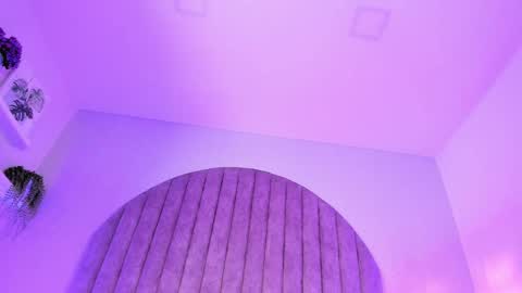 Shayla Davis  online 240 pm - 1000 pm online show from 01.10.25