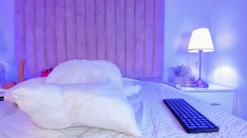 Shayla Davis  online 240 pm - 1000 pm online show from 03.01.25