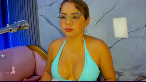 Snapshot of shayra_boobs2 chatting on 06.06.26 shayra_boobs2 online show from 06.06.26