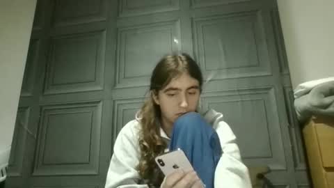 Snapshot of shaywoodtwink chatting on 12.20.25 Shay Edging online show from 12.20.25