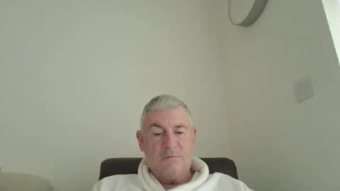 Snapshot of she52 chatting on 12.22.25 she52 online show from 12.22.25