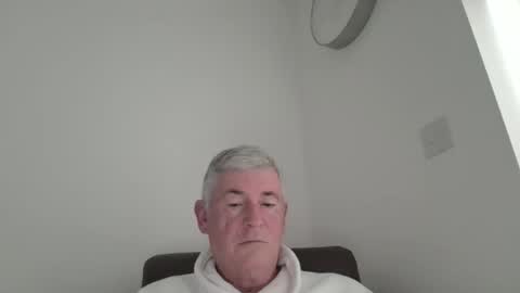 Snapshot of she52 chatting on 04.18.26 she52 online show from 04.18.26