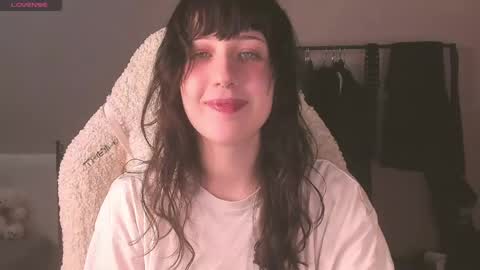 Snapshot of sheeny_shy chatting on 04.15.26 Chiara online show from 04.15.26