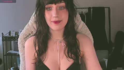 Snapshot of sheeny_shy chatting on 04.19.26 Chiara online show from 04.19.26