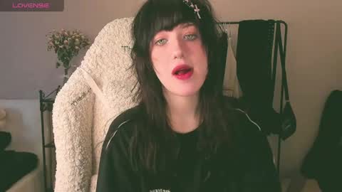 Snapshot of sheeny_shy chatting on 04.30.26 Chiara online show from 04.30.26