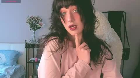 Snapshot of sheeny_shy chatting on 05.27.26 Chiara online show from 05.27.26