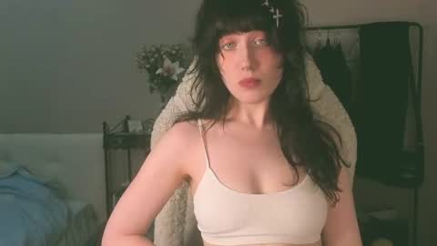 Snapshot of sheeny_shy chatting on 06.17.26 Chiara online show from 06.17.26