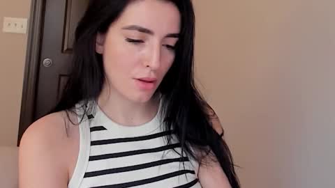 Snapshot of sheisallthat chatting on 11.19.25 sheisallthat online show from 11.19.25