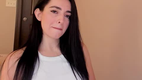 Snapshot of sheisallthat chatting on 11.21.25 sheisallthat online show from 11.21.25