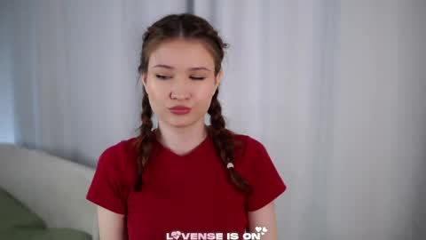 Snapshot of sheliamuyres chatting on 03.11.26 Lina online show from 03.11.26