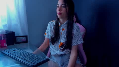 Snapshot of sherilkwang_ chatting on 12.18.24 .. Sherilk .. online show from 12.18.24