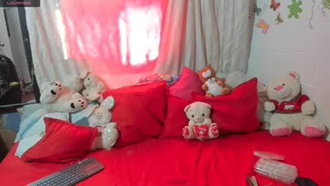 Snapshot of sherlyn_fox69 chatting on 01.08.25 Maria Saenz online show from 01.08.25