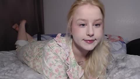 Snapshot of sherlystero chatting on 01.28.25 sher online show from 01.28.25